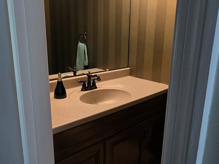 117 Huron Dr — Photo 14