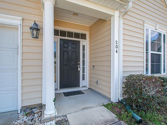 5th image of 204 Palmetto Village Cir