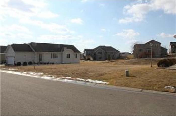 2nd image of 3806 Meadowview Way