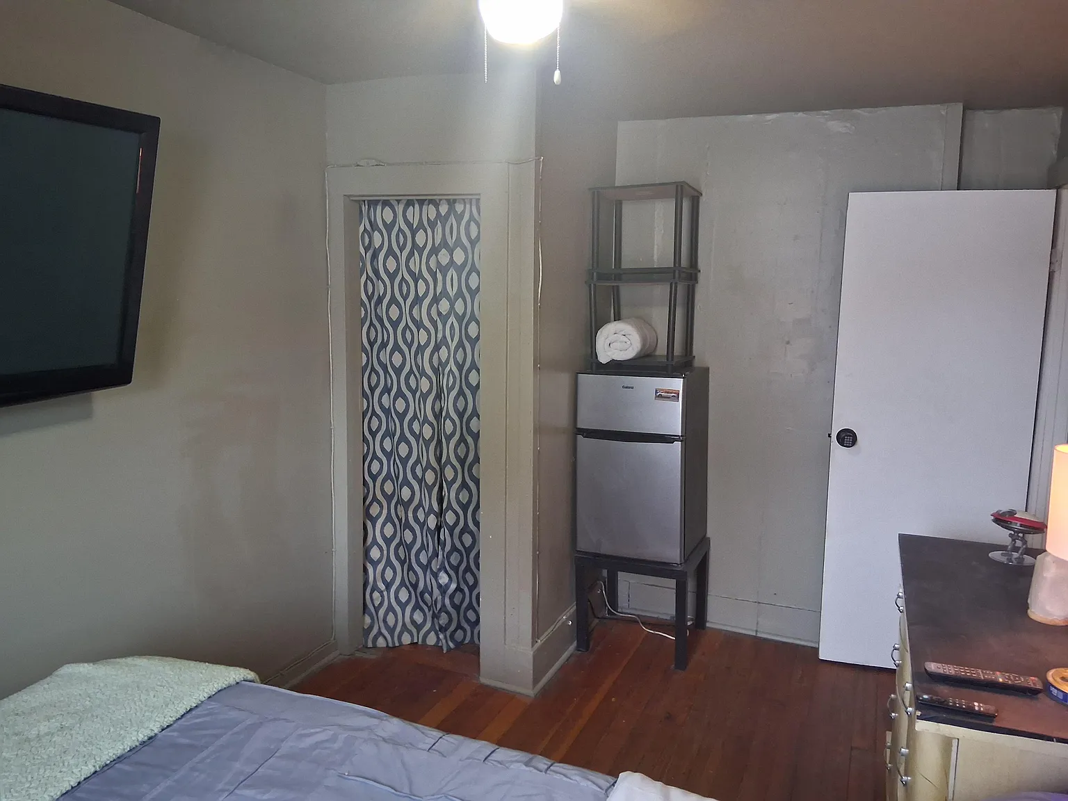 3 bed, 1.0 bath, 600 sqft, $910 — Photo 4