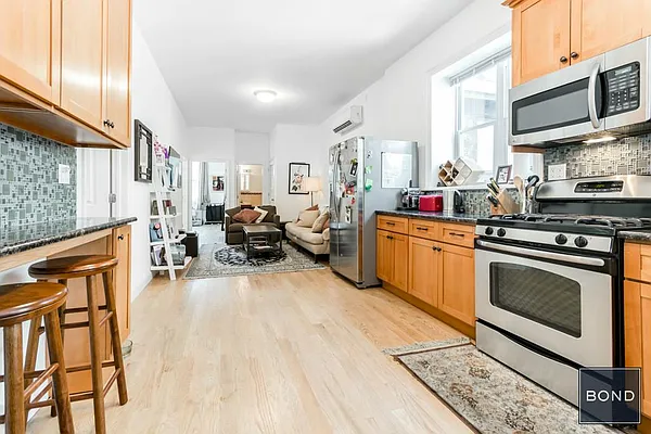 Rented by Bond New York | media 26