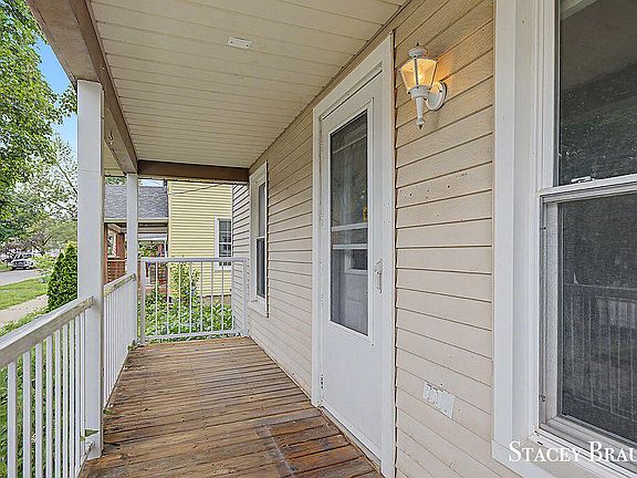 3rd image of 1009 Courtney St NW