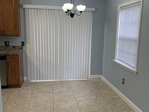 4th image of 2805 Ocean Dr APT A