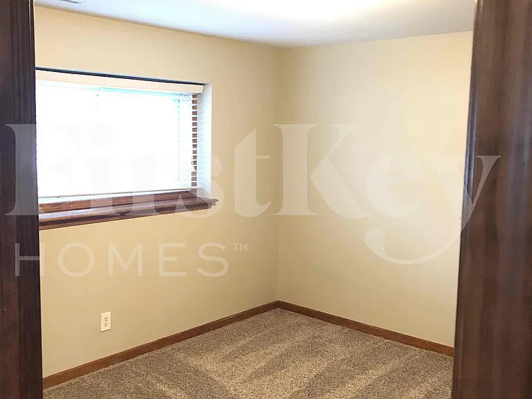 155 Berkshire Dr — Photo 11