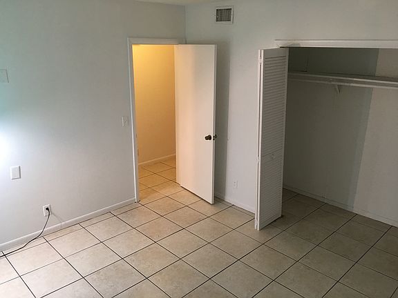 Large closet in 2nd bedroom