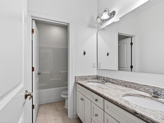 4th image of 803 Sugarberry Ln #1