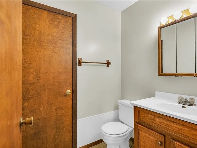 713 Fairmont Dr — Photo 6