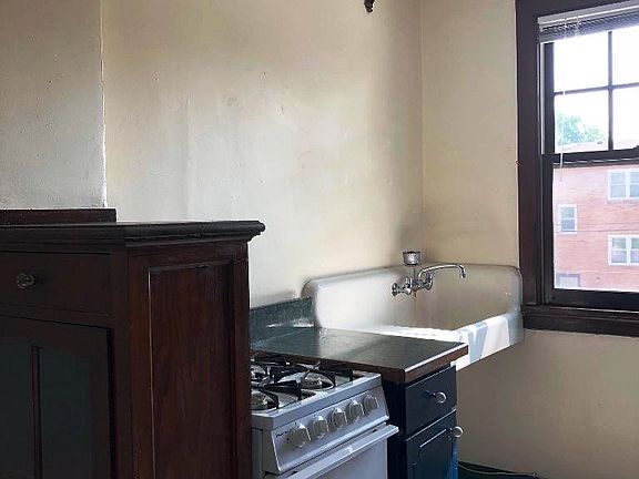 4th image of 1117 13th Ave N APT 202