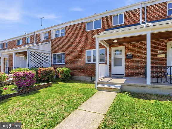 3rd image of 642 Queensgate Rd