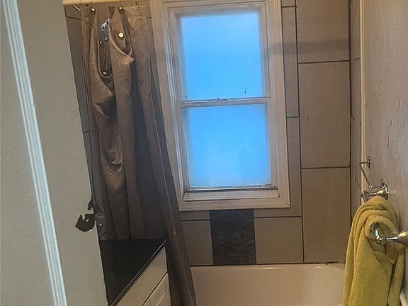 4th image of 2515 E 109th St