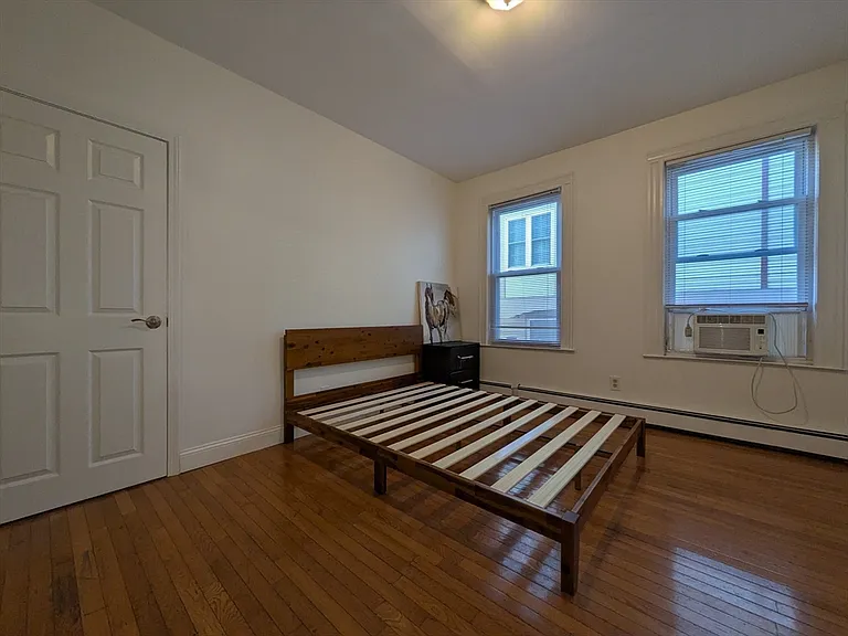 182 Green St #2 — Photo 8