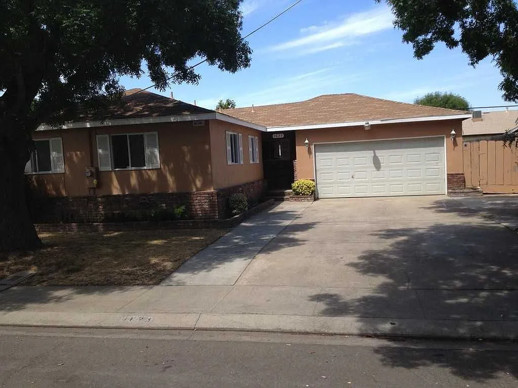 1623 Dillon Dr photo 1