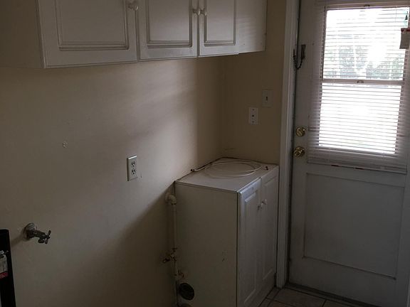 5th image of 217 Minner Ave #217