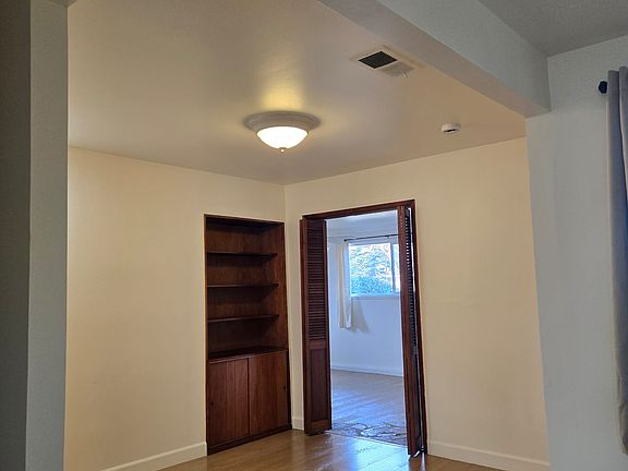 5th image of 1026 W Louisa Ave