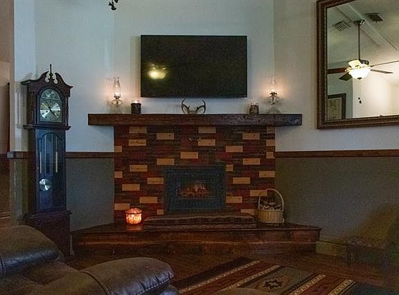 5th image of 3005 Emerald Dr