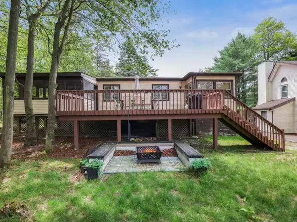 5692 Pembrook Dr, Tobyhanna, PA 18466