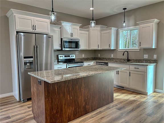 3rd image of 533 Cameron Road