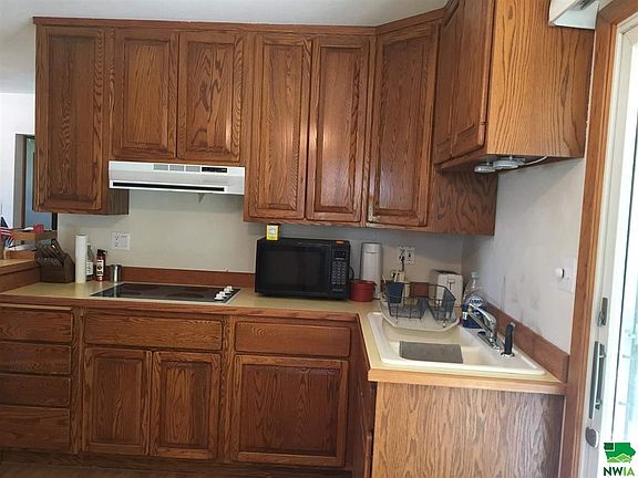 4th image of 303 S Leonard St