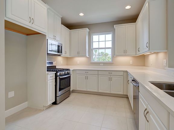 2nd image of 8079 Calle Canovas St