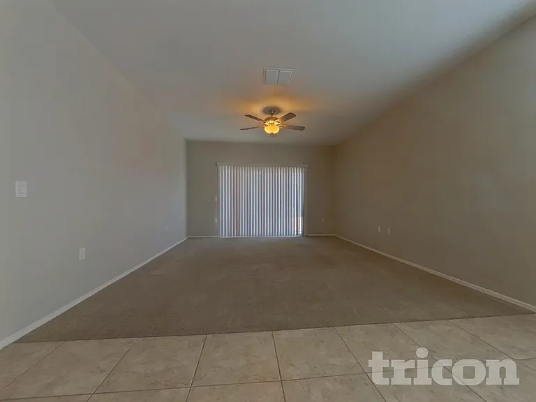31026 W Earll Dr — Photo 2