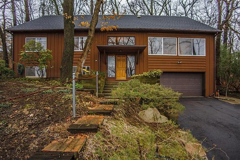 1st image of 300 Riverview Dr