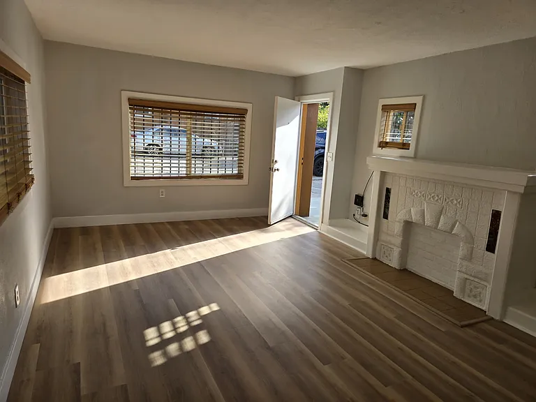 2928 Schyler St — Photo 7
