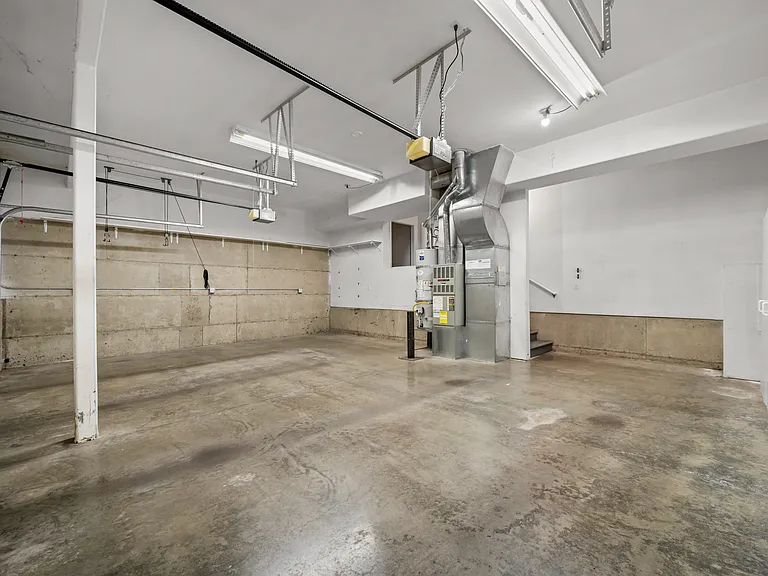 1405 Edwards St — Photo 24