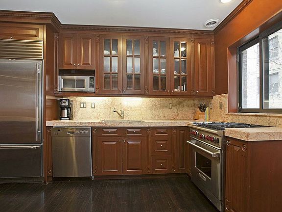 5th image of 124 E 36th St