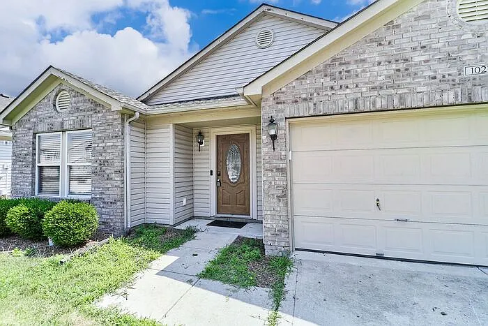 3 bed, 2.0 bath, 1821 sqft, $2,175 — Photo 2