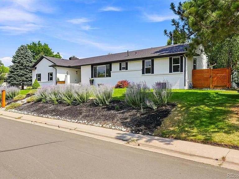 2320 S Holly Pl — Photo 31