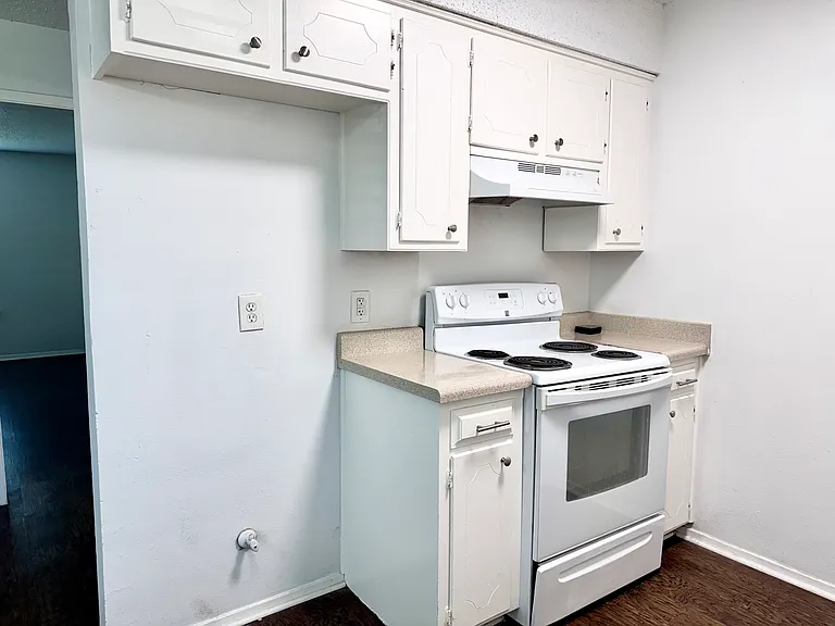 441 SW Thomas St #B — Photo 6