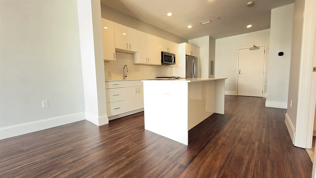Building Photo - 205 Maverick St #412