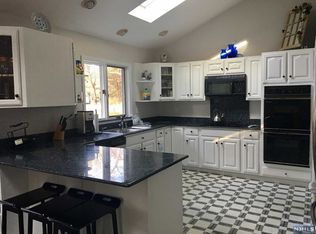 303 Bohny Dr, Wyckoff, NJ 07481