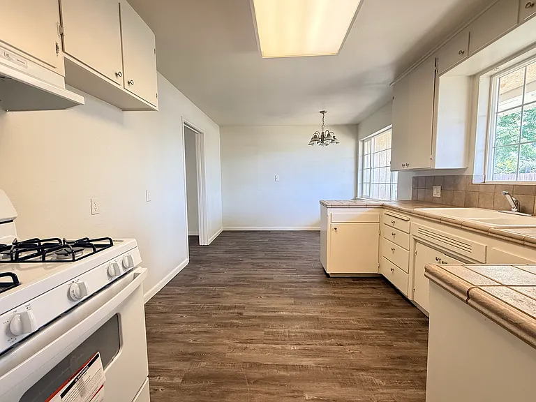 223 E Robinson Ave — Photo 4