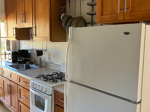 Fully furnished kitchen