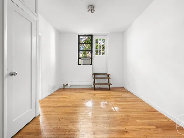 307 West 29th Street image 2 of 12