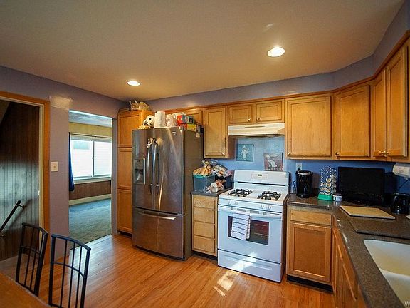 5th image of 167 Woodside Ave