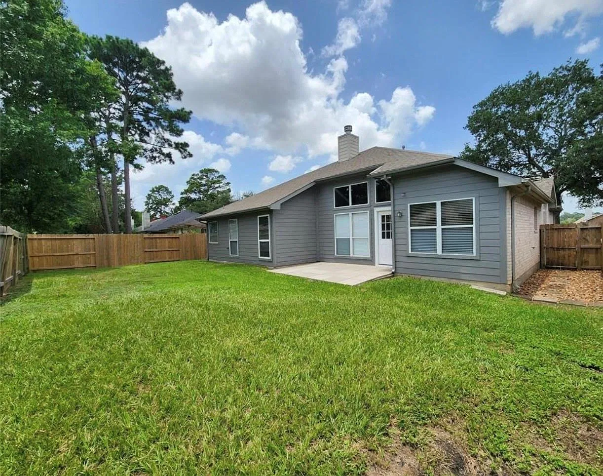 4 bed, 2.0 bath, 2009 sqft, $2,200 — Photo 2