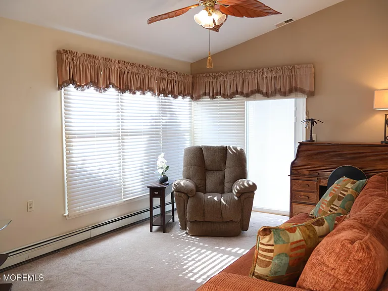 2409 Coral Leaf Rd — Photo 9