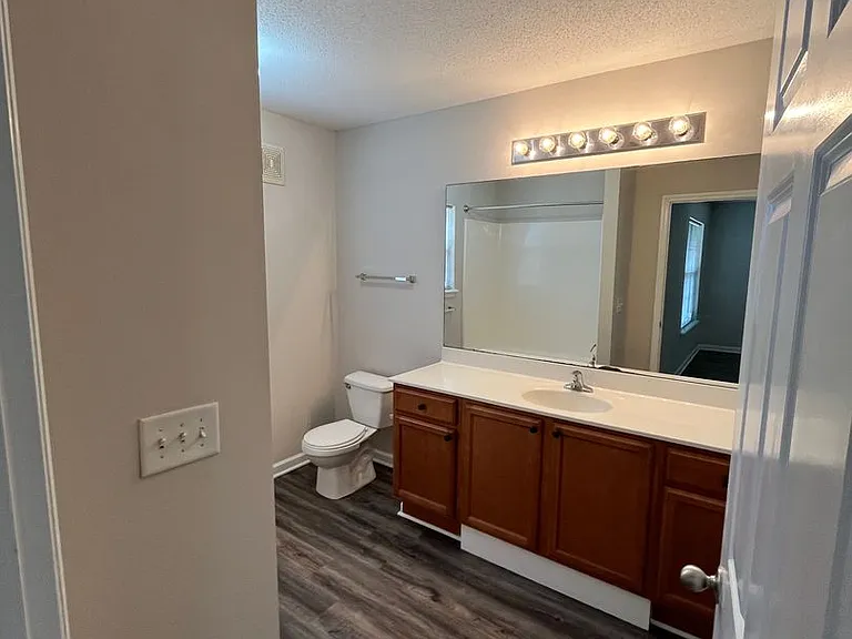 Meridian Park Apartments — Photo 35