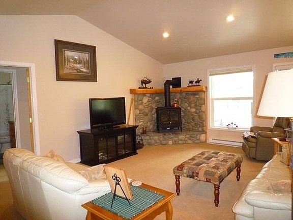 3rd image of 602 Woodlands Dr
