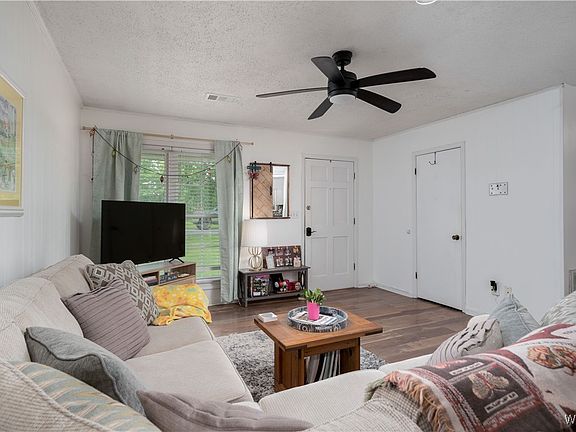 3rd image of 415 27th St