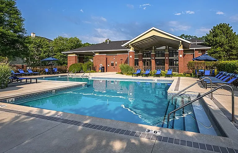 Woodlake Apartments — Photo 2