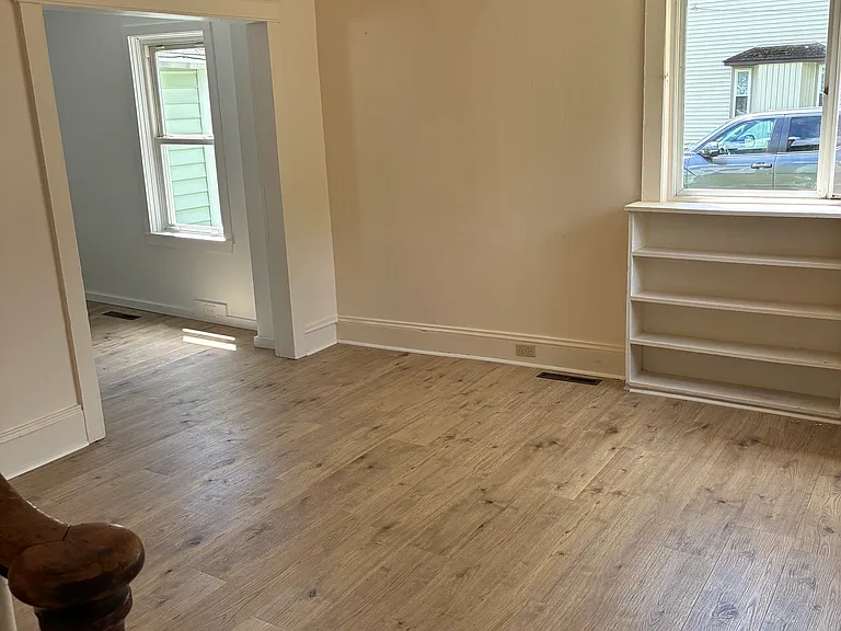 905 S Pine St — Photo 4