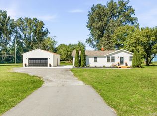 3246 Keewahdin Rd, Fort Gratiot, MI 48059