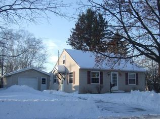 1511 S Pearl St, New London, WI 54961