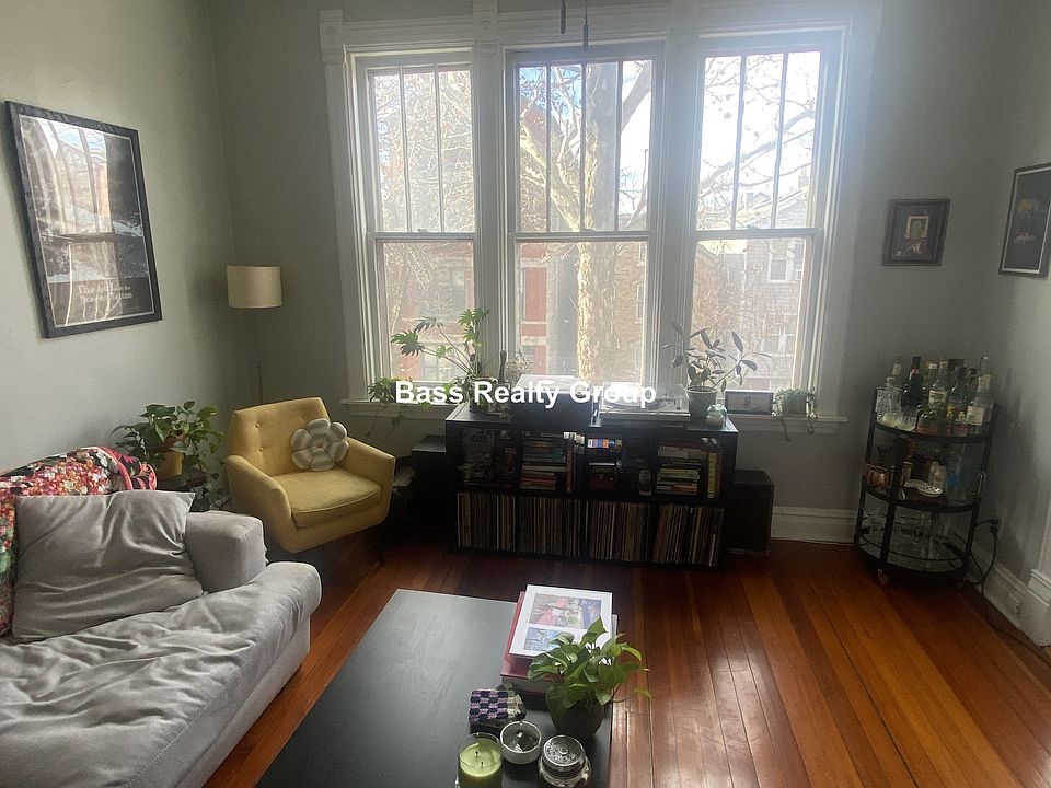 1st image of 1075 N Hermitage Ave APT 2F