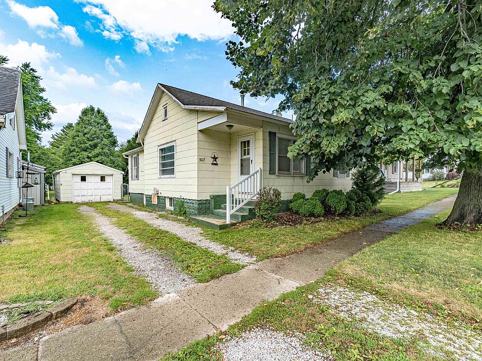 307 N Green St, Roanoke, IL 61561 Zillow