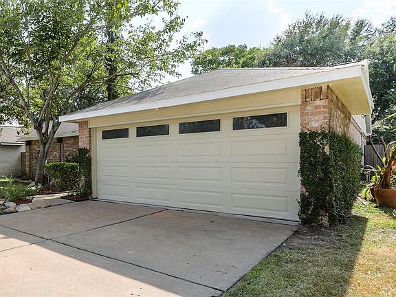 4th image of 2615 Hazy Creek Dr