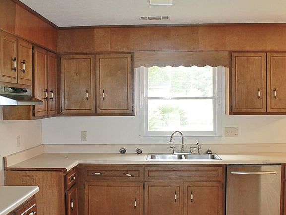 3rd image of 1336 Woodlawn Cir